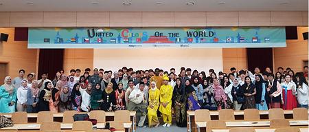 <사진:2019년 aMIS 사업단 주관 문화교류축제 United Colors of the World>